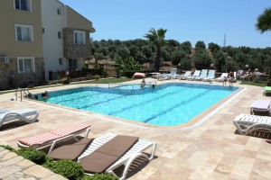 2-Two-Bedroom-Sea-View-Apartment-For-Sale-In-Altinkum-pool-300x200
