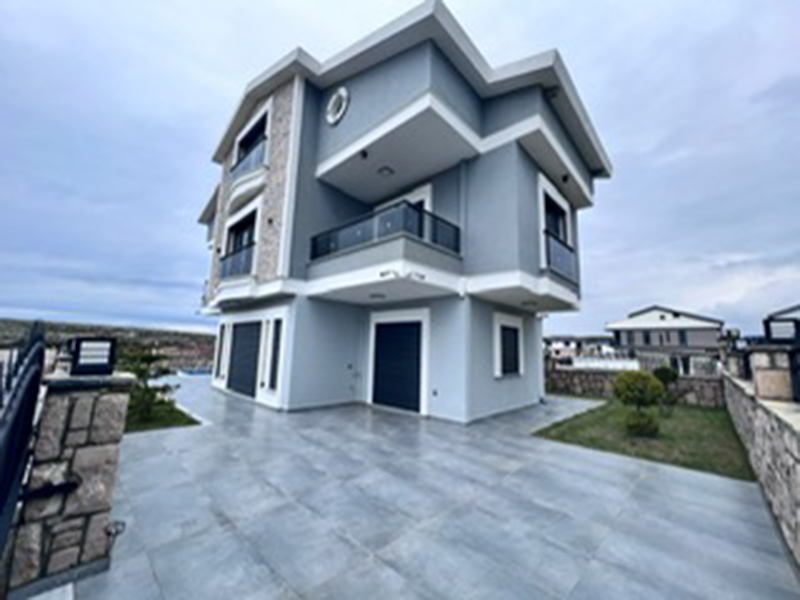 Five bedroom Villa in Altinkum